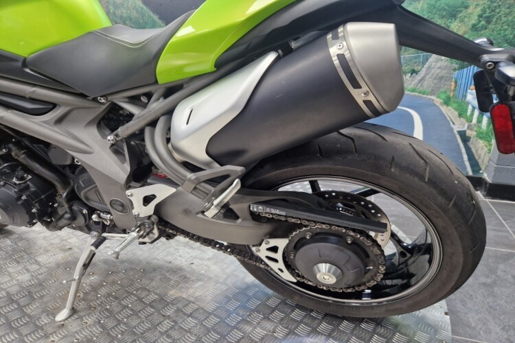 TRIUMPH SPEED TRIPLE 1050