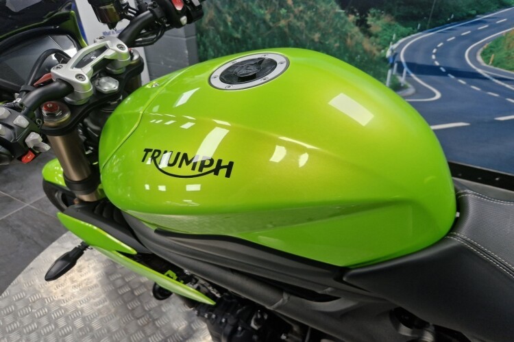 TRIUMPH SPEED TRIPLE 1050