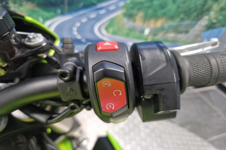 TRIUMPH SPEED TRIPLE 1050