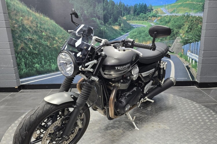 TRIUMPH SPEED TWIN 1200