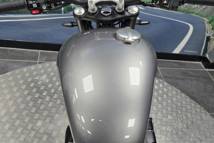 TRIUMPH SPEED TWIN 1200