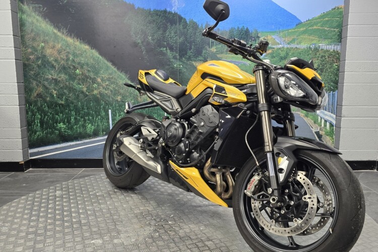 TRIUMPH STREET TRIPLE 765