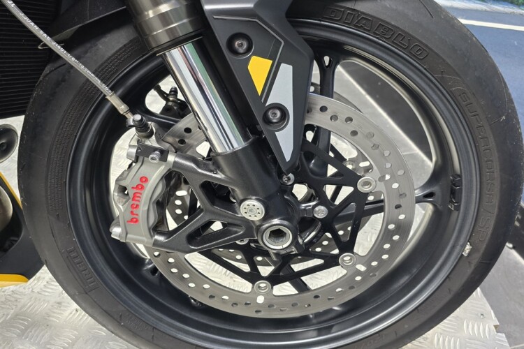 TRIUMPH STREET TRIPLE 765