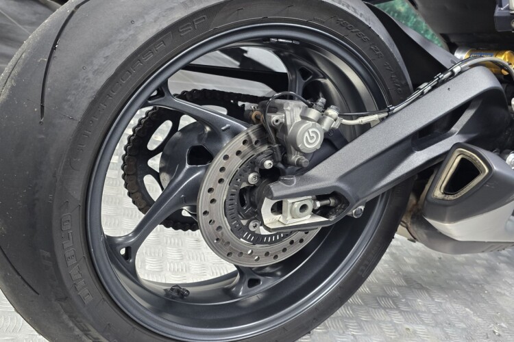 TRIUMPH STREET TRIPLE 765