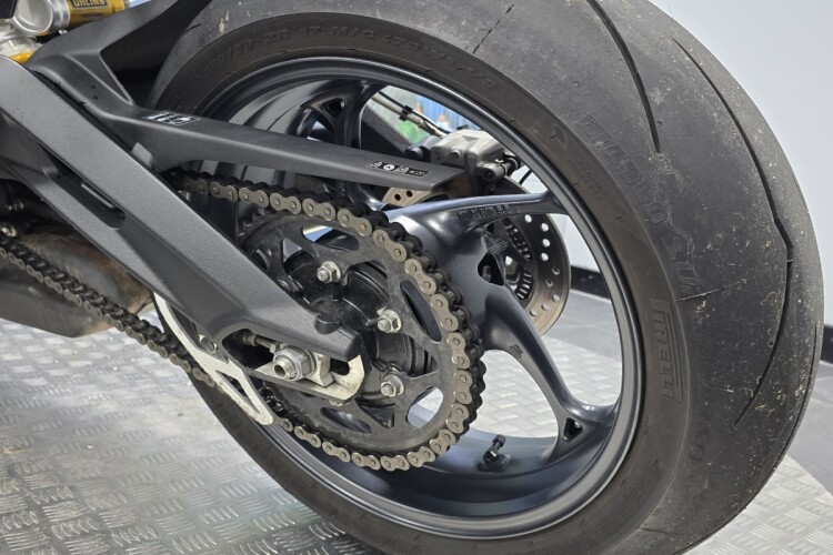 TRIUMPH STREET TRIPLE 765