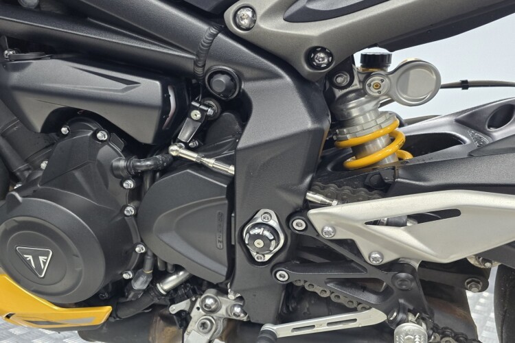 TRIUMPH STREET TRIPLE 765