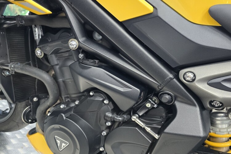 TRIUMPH STREET TRIPLE 765