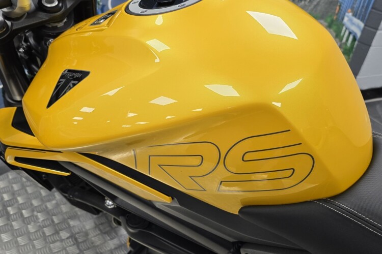 TRIUMPH STREET TRIPLE 765