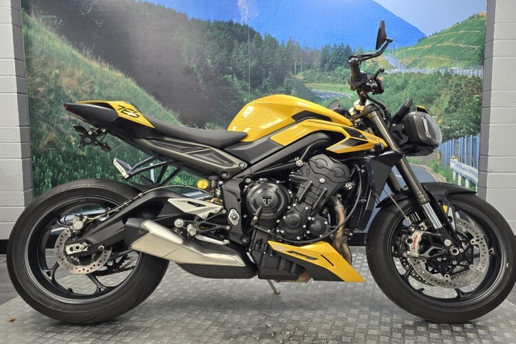 TRIUMPH STREET TRIPLE 765