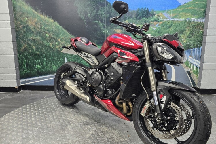 TRIUMPH STREET TRIPLE 765