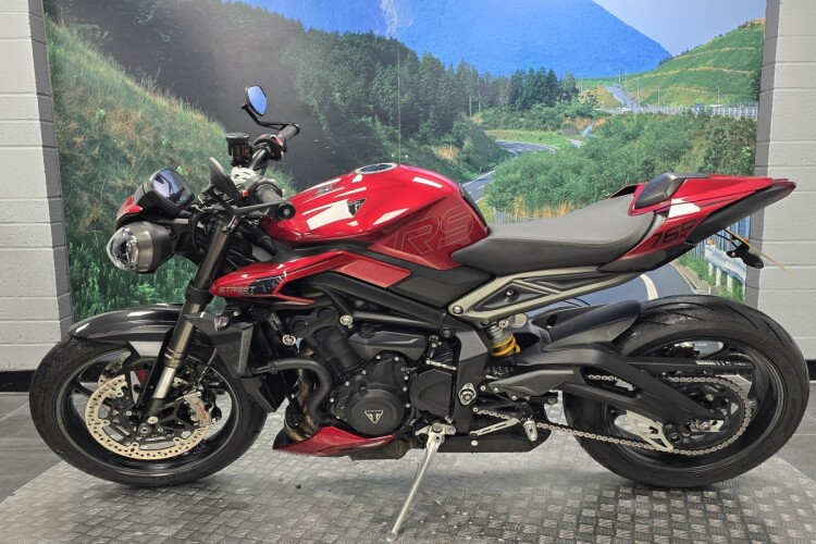 TRIUMPH STREET TRIPLE 765
