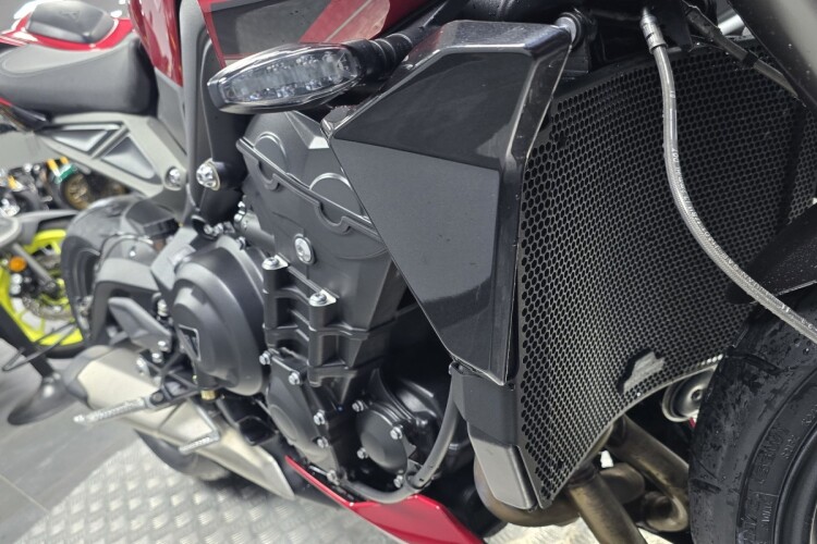 TRIUMPH STREET TRIPLE 765