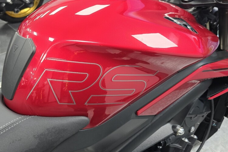 TRIUMPH STREET TRIPLE 765