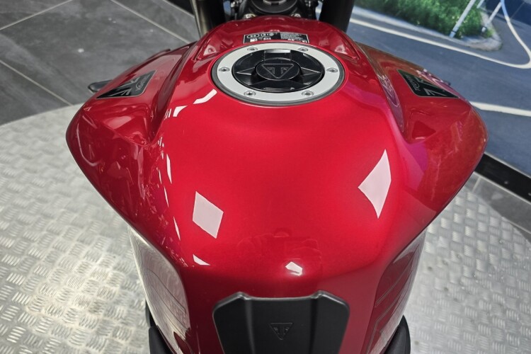 TRIUMPH STREET TRIPLE 765