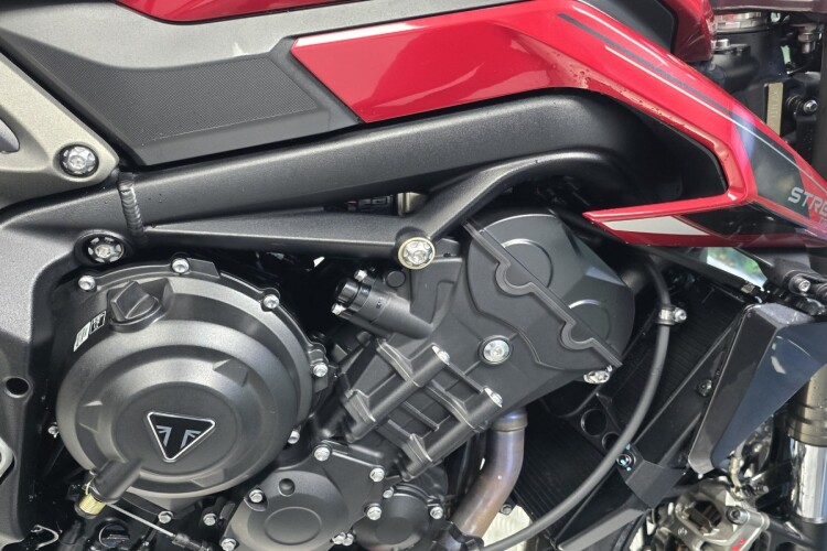 TRIUMPH STREET TRIPLE 765