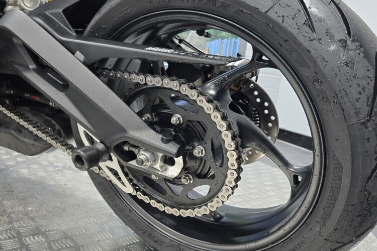 TRIUMPH STREET TRIPLE 765