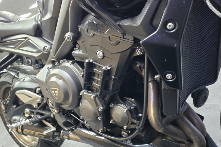 TRIUMPH STREET TRIPLE 765