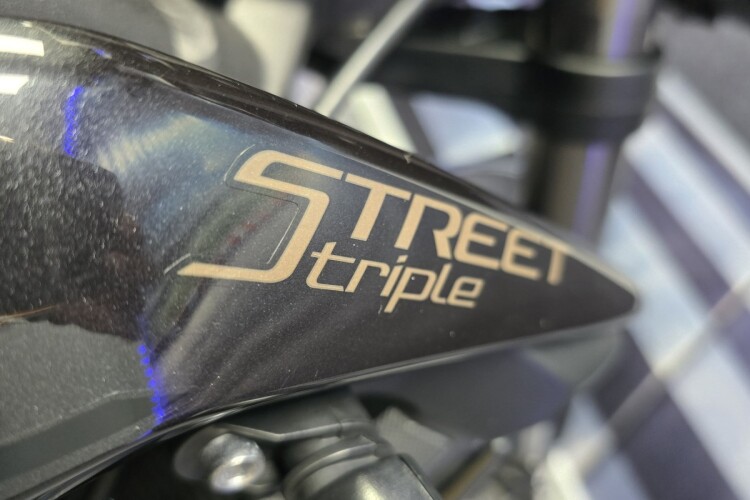 TRIUMPH STREET TRIPLE 765