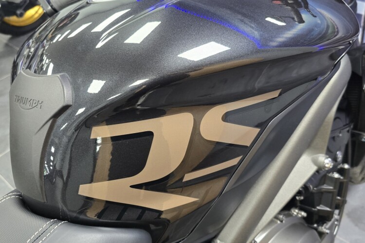 TRIUMPH STREET TRIPLE 765