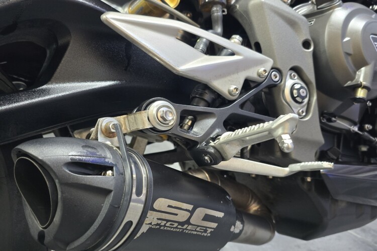 TRIUMPH STREET TRIPLE 765