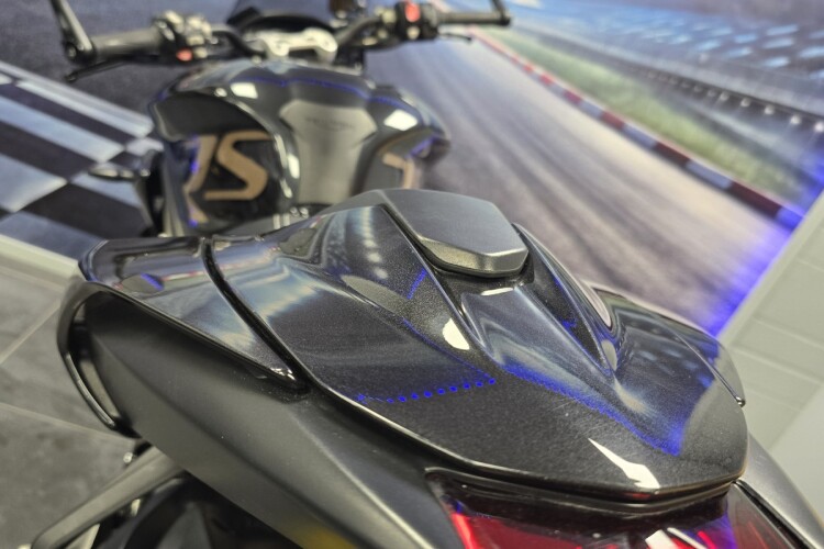 TRIUMPH STREET TRIPLE 765