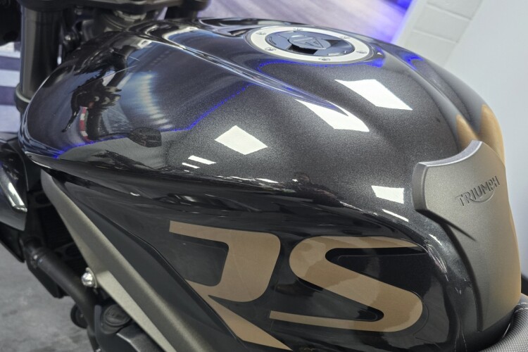 TRIUMPH STREET TRIPLE 765