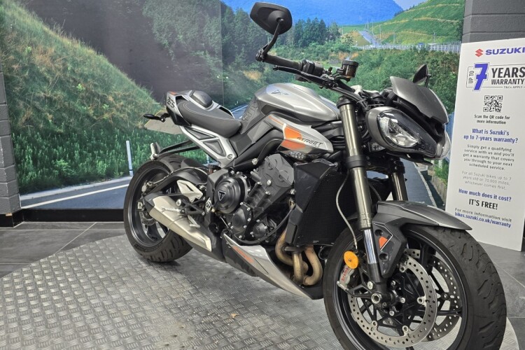 TRIUMPH STREET TRIPLE 765