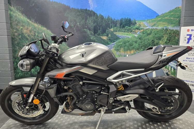 TRIUMPH STREET TRIPLE 765