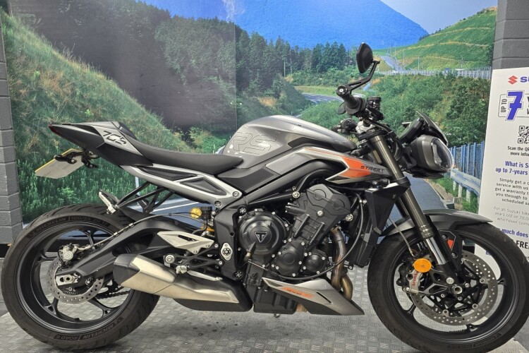 TRIUMPH STREET TRIPLE 765