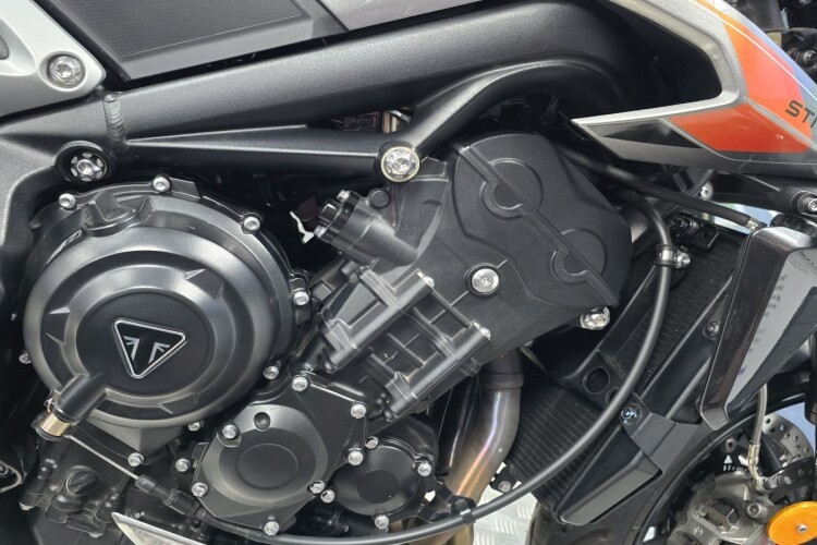 TRIUMPH STREET TRIPLE 765