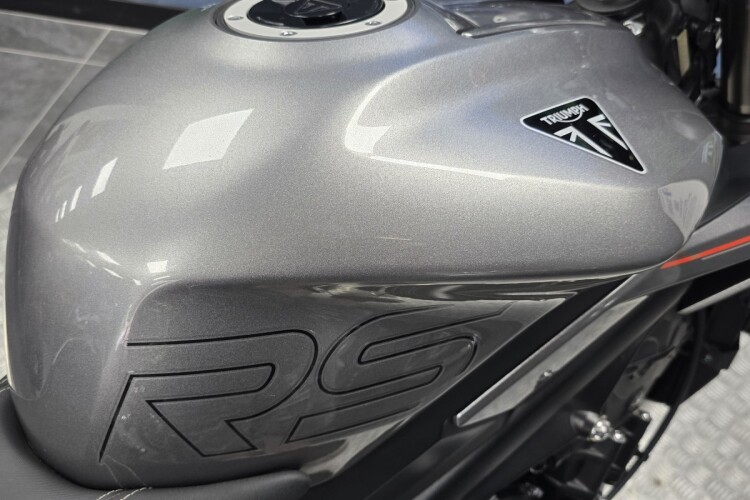 TRIUMPH STREET TRIPLE 765