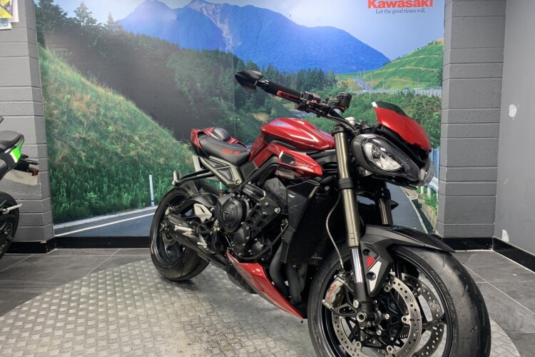 TRIUMPH STREET TRIPLE 765