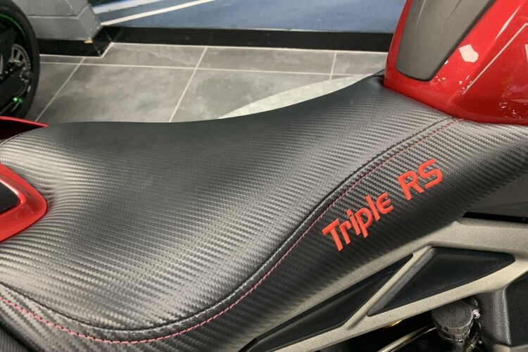 TRIUMPH STREET TRIPLE 765