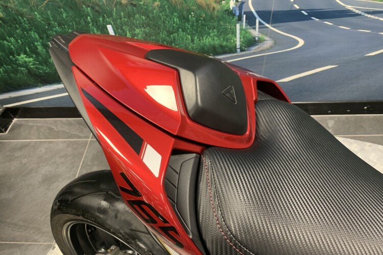 TRIUMPH STREET TRIPLE 765