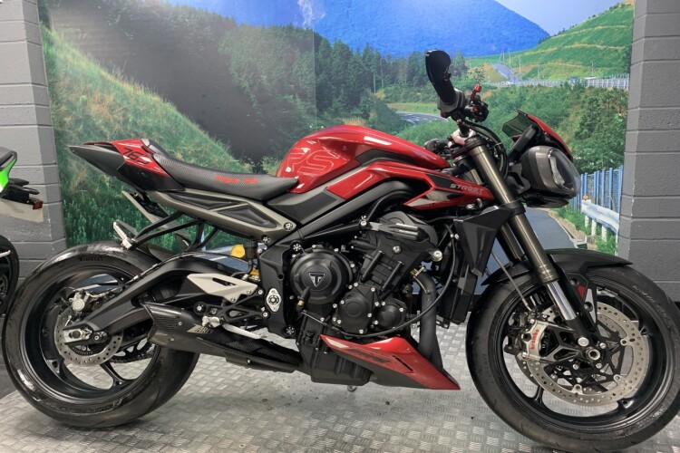 TRIUMPH STREET TRIPLE 765