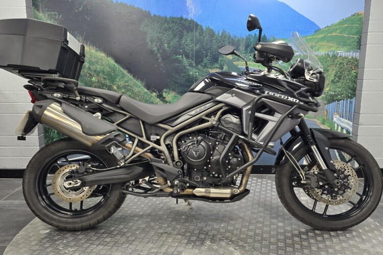TRIUMPH TIGER 800