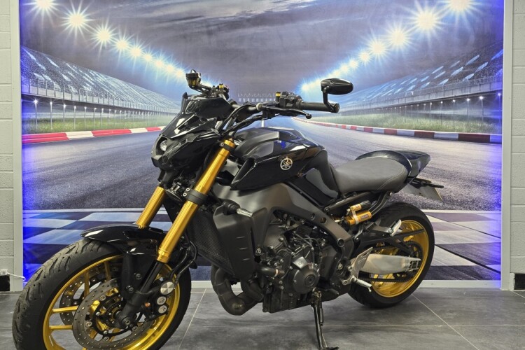 YAMAHA MT-09