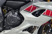 YAMAHA R7