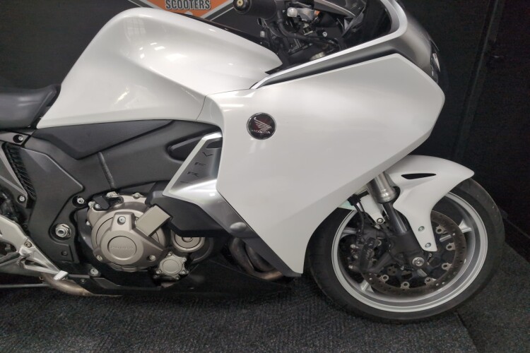 HONDA VFR1200F