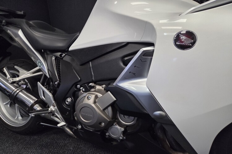 HONDA VFR1200F