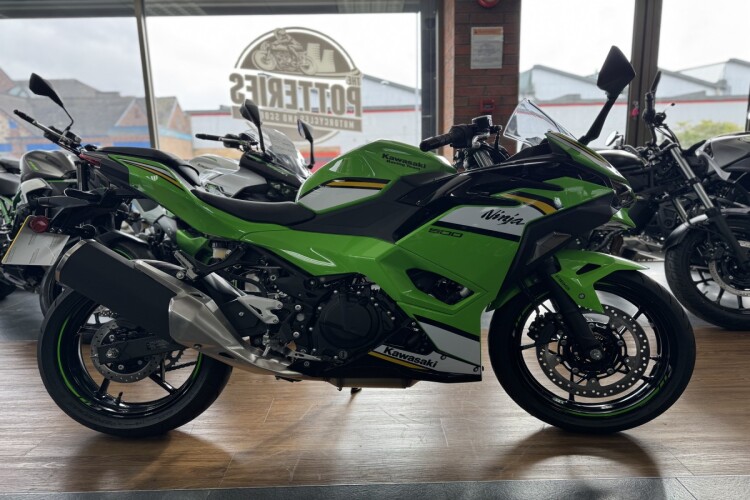KAWASAKI NINJA 500 SE