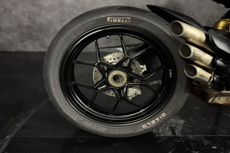 MV AGUSTA BRUTALE 800