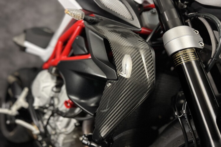 MV AGUSTA BRUTALE 800