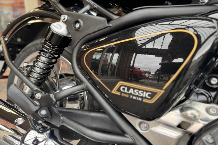 ROYAL ENFIELD CLASSIC 650