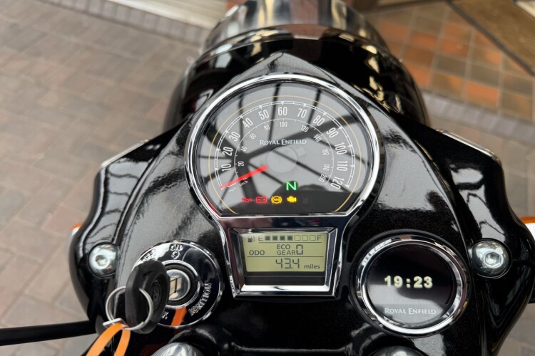 ROYAL ENFIELD CLASSIC 650