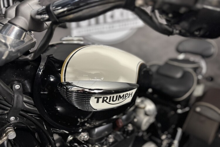 TRIUMPH SPEEDMASTER 1200