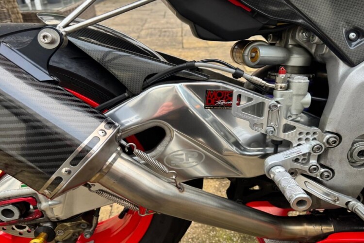 APRILIA TUONO 1000 V4