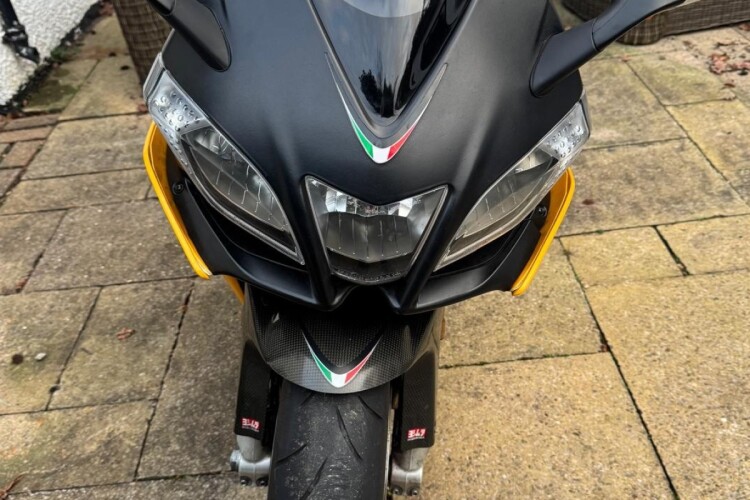 APRILIA TUONO 1000 V4
