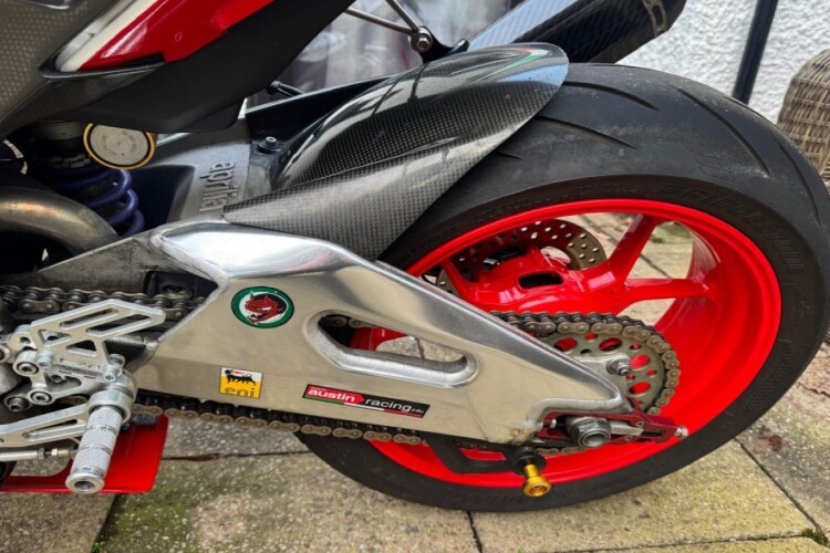 APRILIA TUONO 1000 V4