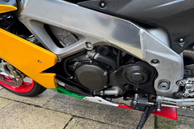 APRILIA TUONO 1000 V4